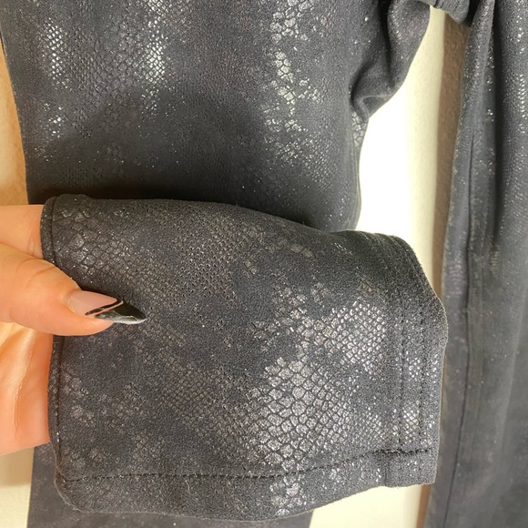 Level 99 black reptile print slight shine pant - Picture 10 of 10